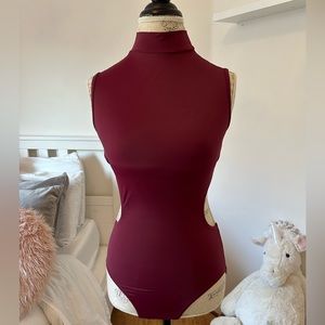 Burgundy High-neck leotard with side and back cutout
